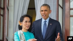 Tổng thống Obama chỉ trích một điều luật trong hiến pháp Myanmar cấm bà Aung San Suu Kyi ra tranh cử tổng thống vào năm tới vì con của bà là công dân Anh