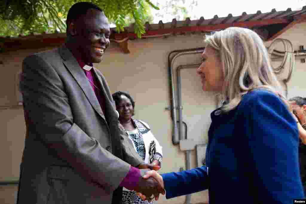 Clinton com o Bispo Elias Taban, em Juba