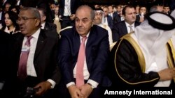 Wakil Presiden Irak, Ayad Allawi (tengah) menghadiri Forum Ekonomi Dunia di Sweimeh, Yordania hari Jumat (22/5).