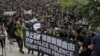 香港新闻界发起“停止警暴、捍卫新闻自由”静默大游行