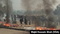 اسلام آباد میں پولیس اور مظاہرین میں جھڑپیں بھی ہوئیں