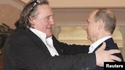 El presidente ruso Vladimir Putin y el actor Gerard Depardieu durante un encuentro este sábado 5 de enero. 