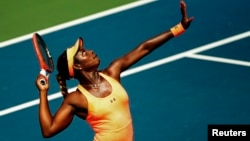 Petenis puteri AS berusia 20 tahun, Sloane Stephens menarik diri dari turnamen pemanasan bagi Australian Open hari Minggu (5/1). 