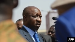 Le Premier ministre Paul Kaba Thieba est en visite à l'hotel Splendid à Ouagadougou, le 17 janvier 2016.