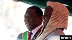 Zimbabwe's President Emmerson Mnangagwa is congratulated by the Chief Justice, Luke Malaba, after taking the oath of office during his presidential inauguration ceremony in Harare, Aug. 26, 2018. 