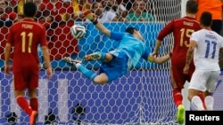 Spain's goalkeeper Iker Casillas dives trying to save a ball from Chile's Charles Aranguiz (not pictured) during their 2014 World Cup Group B soccer match at the Maracana stadium in Rio de Janeiro June 18, 2014.