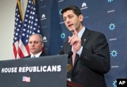 Chủ tịch Hạ viện Paul Ryan trong cuộc họp báo ngày 17/11/2015. Ông Ryan kêu gọi ngưng chương trình nhận người tị nạn Syria.
