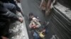 Le régime syrien poursuit ses raids meurtriers sur un fief rebelle près de Damas