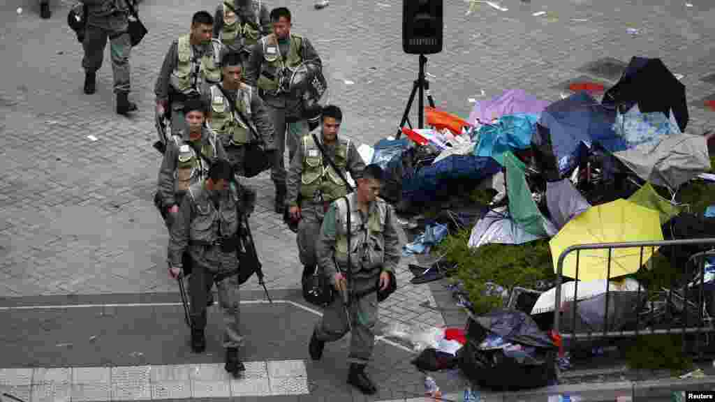 İğtişaş polisi mərkəzi maliyyə sektorunu tərk edir, 29 sentyabr, 2014. 