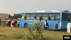 Les étudiants tchadiens revendiquent la mise en circulation de leur bus à N'Djamena, Tchad, 27 septembre 2018. (VOA/ André Kodmadjingar)