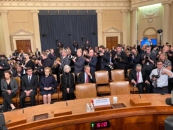 La Cámara de Representantes comenzó el viernes un segundo día de audiencias de la pesquisa que podría conducir a un juicio político del presidente Donald Trump con un testiga clave: Marie Yovanovitch.