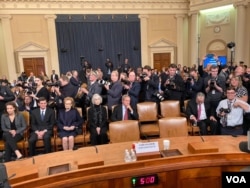 La Cámara de Representantes comenzó el viernes un segundo día de audiencias de la pesquisa que podría conducir a un juicio político del presidente Donald Trump con un testiga clave: Marie Yovanovitch.