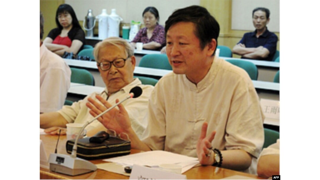 北京历史学者章立凡(右)、中央党校教授杜光(左)