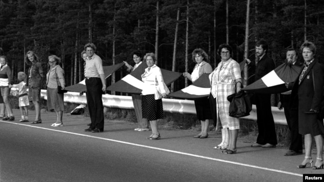 Участники «Балтийской цепи» под Ригой, 1989 г