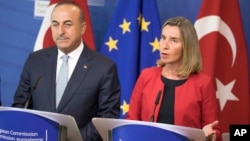 Turkey's Foreign Minister Mevlut Cavusoglu, left, and High Representative of the European Union for Foreign Affairs and Security Policy Federica Mogherini, speak at a press conference in Brussels, July 25, 2017.