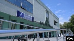 Прегледите во руралните средини ги врши мобилна амбуланта со медицински тим од клиниката за гинекологија и акушерство од Скопје