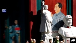 中国已故革命领袖毛泽东的瓷像