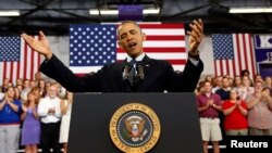 美國總統奧巴馬在伊利諾伊州一所大學發表講話