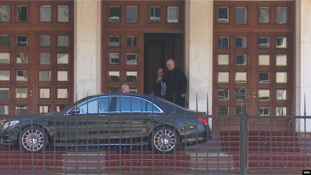 Shqipëri, provë force mes Presidencës e Qeverisë