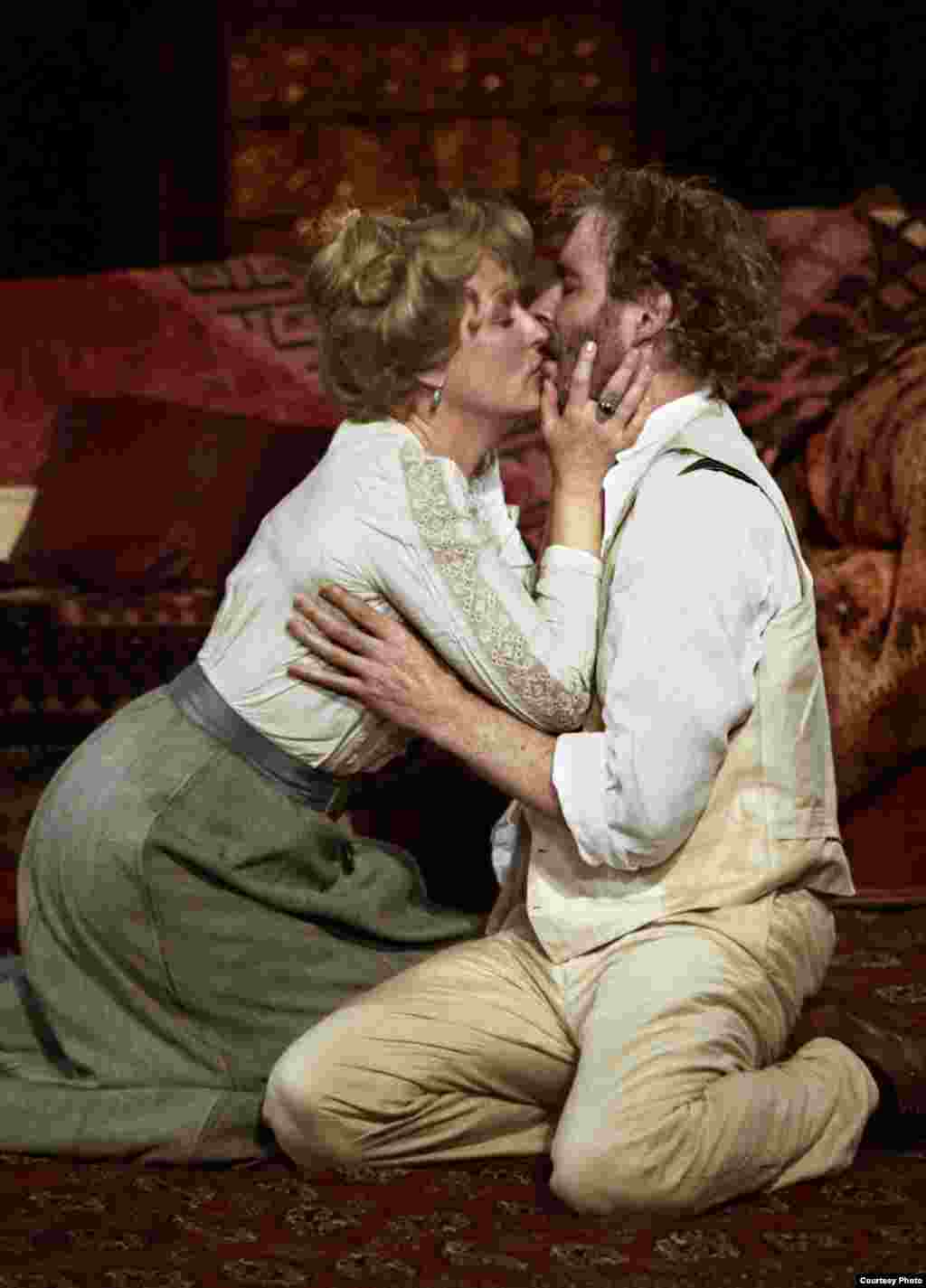 Meryl Streep and Kevin Kline in the 2001 Shakespeare in the Park production of The Seagull at the Delacorte Theater, directed by Mike Nichols. (Photo: Michal Daniel)