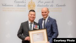 Paul Nguyễn nhận giải thưởng Lãnh đạo Cộng đồng năm 2018 do Thủ tướng Canada ký tặng.