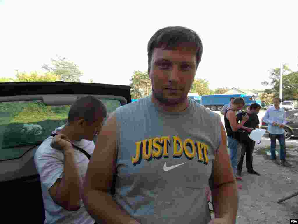 Николай Лукьяненко, бизнесмен и блогер. В Крымский район он приехал в числе первых волгоградских волонтеров на своей машине.