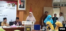 Anggota Fraksi PKS Ledia Hanifa Amaliah saat membuka diskusi RUU PKS di Ruangan Fraksi PKS di Gedung DPR. (Foto: VOA/Ahmad Bhagaskoro)