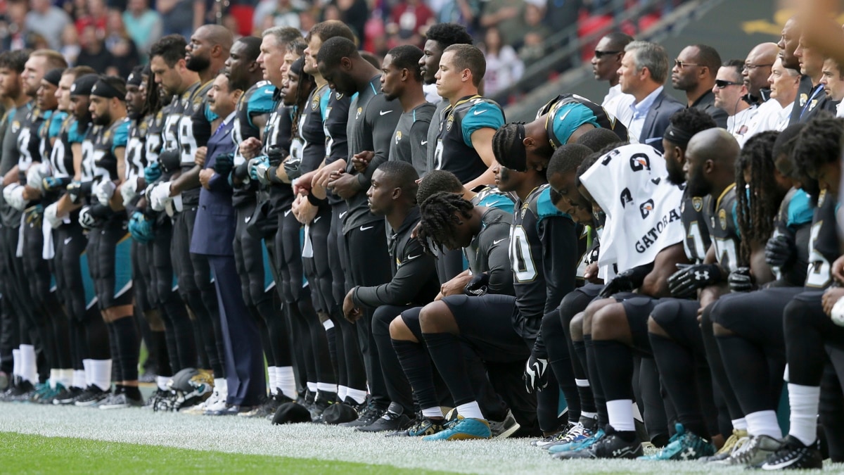 Falcons stand during both anthems; Seahawks protest