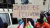 ARCHIVES - Un Togolais demande au pouvoir de partir lors d'un rassemblement à Lomé, Togo, le 7 septembre 2017.