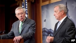 Los líderes de la minoría Harry Reid y Richard Durbin, lideraron la acción demócrata que derrotó el esfuerzo republicano. 