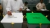 بیرون ملک مقیم پاکستانیوں کو ووٹ کی سہولت فراہم کرنا ’بہت مشکل‘