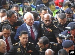 Former Malaysian Prime Minister Najib Razak, center, arrives at a court house in Kuala Lumpur, Malaysia, July 4, 2018.