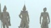 缅甸军政府在内比都为三大英雄帝王塑造的巨像远远便能看到