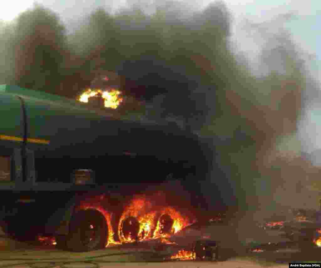 Un camion-citerne a explosé à Tete, Mozambique, 17 novembre 2016.