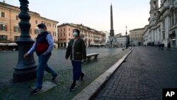 Prazna Piazza Navona u Rimu, 10. mart 2020.
