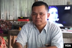 Oum Sam Oeurn, 48, who served as a CNRP commune councilor until the party was dissolved, said he faced pressure to defect to the CPP, but refused to do so. November 27, 2017 (Sun Narin/VOA Khmer)
