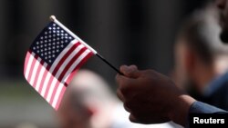 El Servicio de Ciudadanía e Inmigración de Estados Unidos, USCIS por sus siglas en inglés, anunció que, a raíz de la situación actual con el coronavirus, suspenderá todos los servicios rutinarios que se realicen en persona.