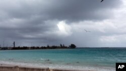 Bầu trời tối sầm khi bão Joaquin đi qua khu vực quần đảo Bahamas sáng ngày 2/10/2015.