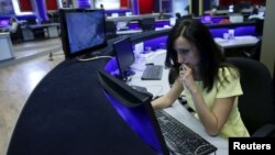 A journalist works at her desk in a newsroom of the Rustavi 2 TV station in Tbilisi, Georgia, Oct, 2, 2015.