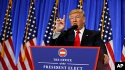 도널드 트럼프 미국 대통령 당선인이 11일 뉴욕 트럼프 타워에서 기자회견을 하고 있다.
