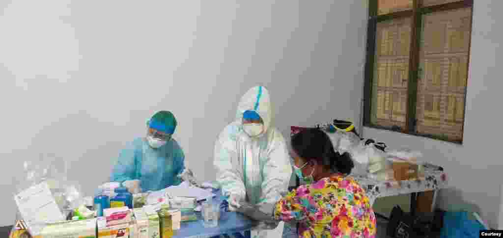 အခမဲ့ Fever Clinic ေဆးခန္း (PHOTOS CREDIT TO Community Fever Clinic - Yangon Network Fb and Dr Kyaw Swar Oo) 