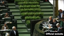 ایران کے وزیرِ خارجہ جواد ظریف منگل کو ایرانی پارلیمان سے خطاب کے لیے آرہے ہیں