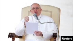 El papa Francisco llama a la acción y dijo que da pena ver tantas parroquias cerradas.