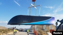 Тестовий транспорт Hyperloop One перевозять у пустелі в Неваді. 12 травня 2017 р.
