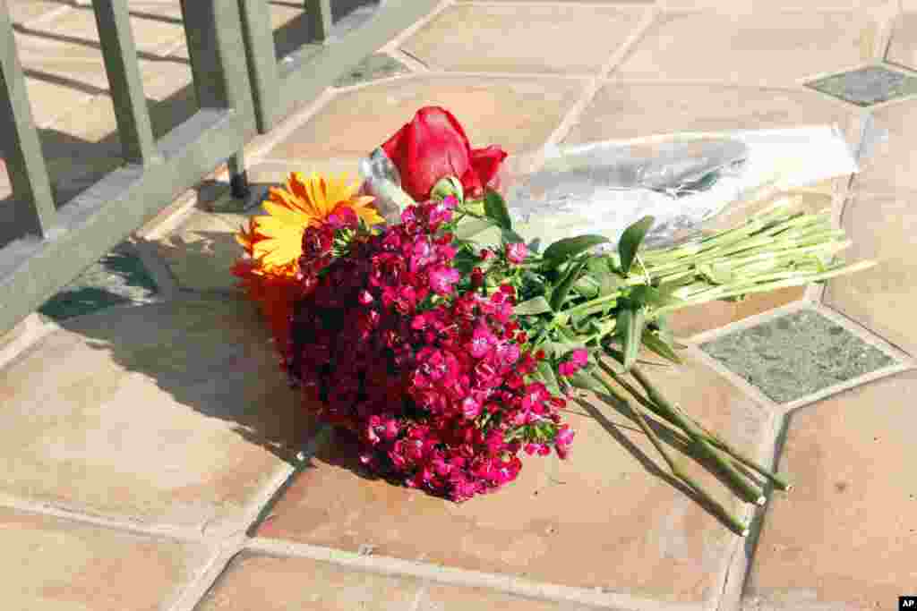 Flowers sit in front of the home of Robin Williams, Aug. 11, 2014, in Tiburon, California. 