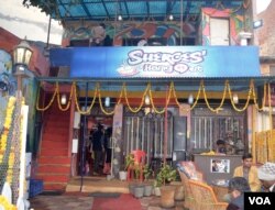 Sheroes Cafe run by acid attack survivors in the tourist hub of Agra recently celebrated its second anniversary. (A. Pasricha for VOA)