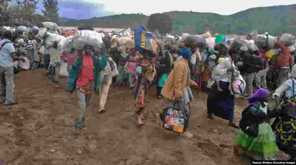 Wakimbizi-wa-kirundi-kutoka-Kamanyola-wakielekea-Rwanda