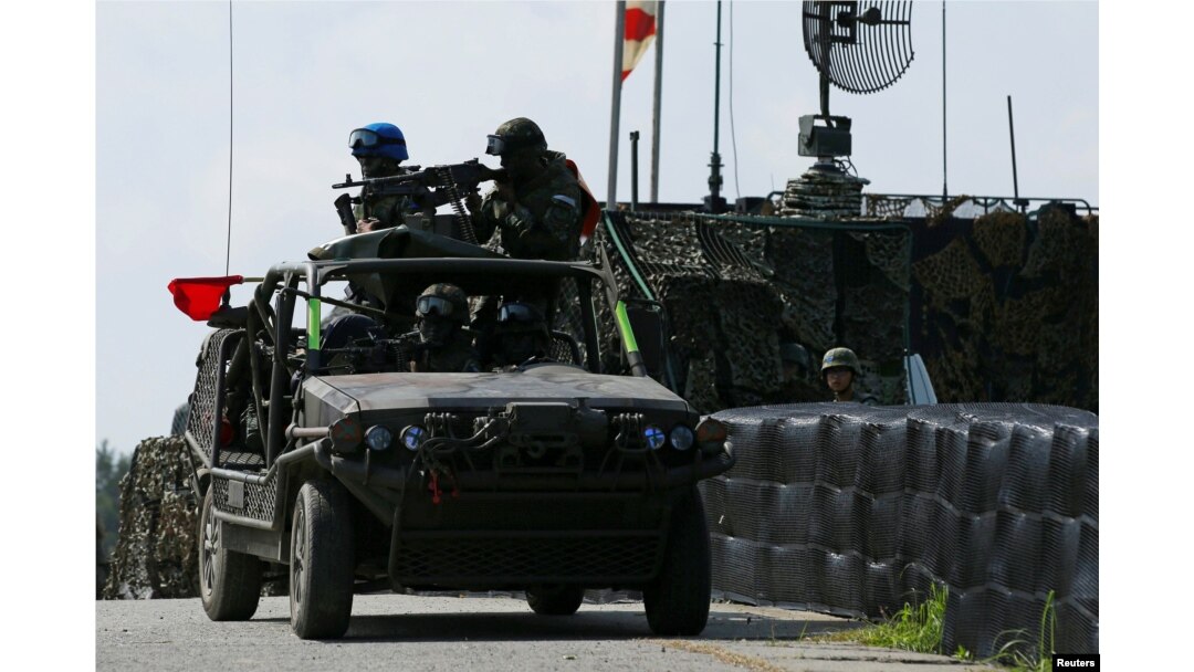台灣軍方星期四在南部屏東地區組織進行了一次大規模軍演。