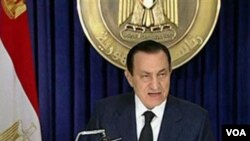 Presiden Hosni Mubarak berpidato di Egypt TV, Selasa malam (2/1).