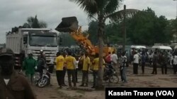 La capitale malienne Bamako a engagé une opération d’assainissement. (VOA/ Kassim Traoré)